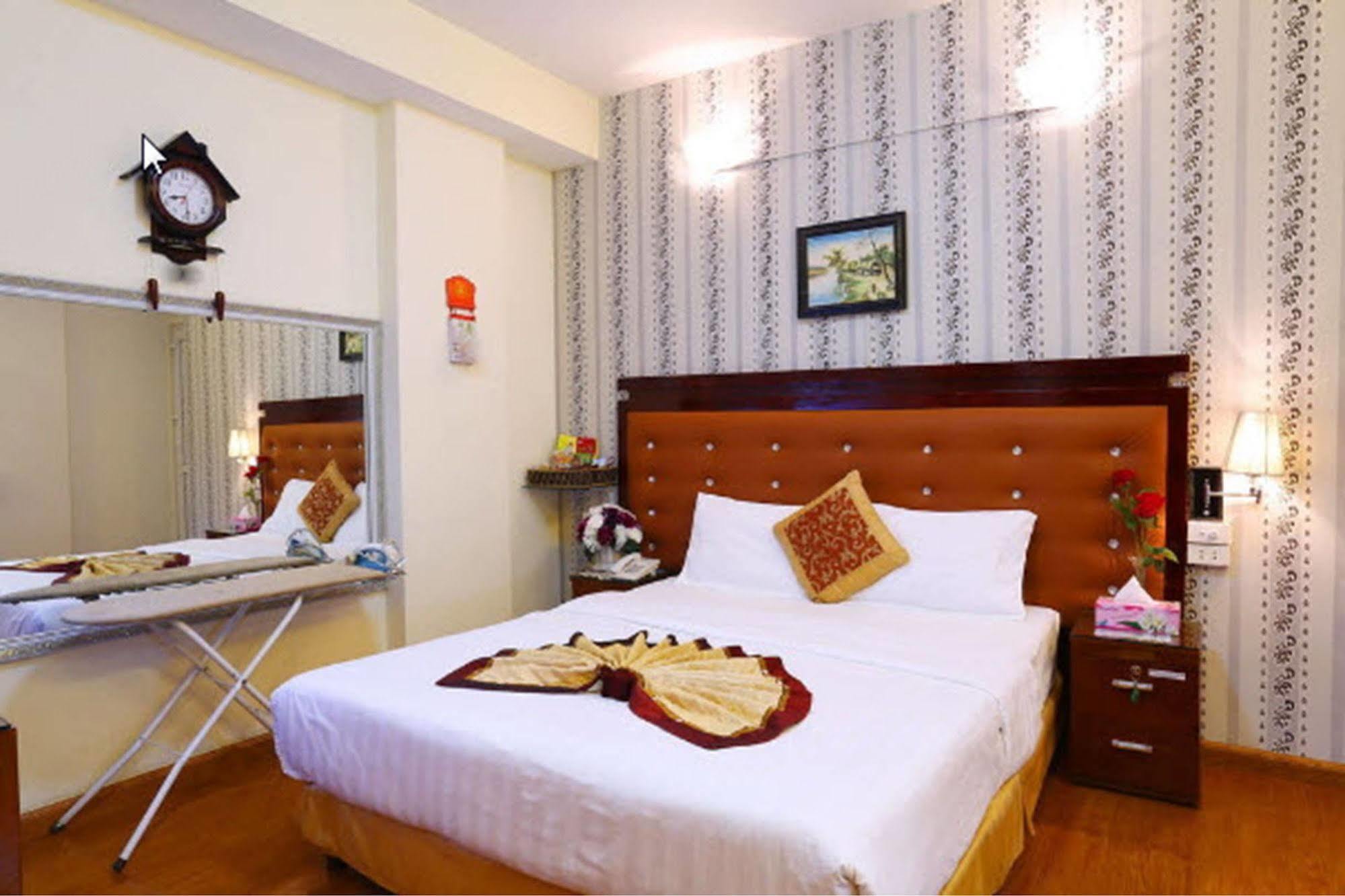A25 Hotel - 46 Chau Long Ханой Экстерьер фото
